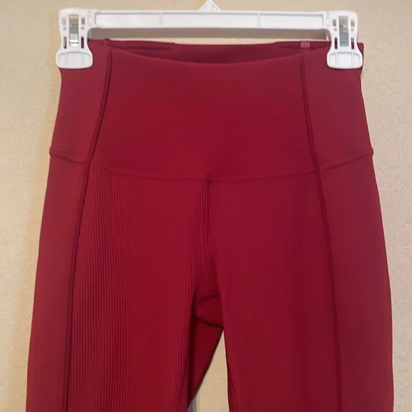 Lululemon daily lineup high rise leggings - Picture 4 of 8